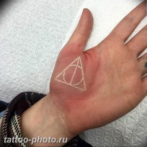 фото тату треугольник с кругом 11.12.2018 №066 - triangle with - tattoo-photo.ru